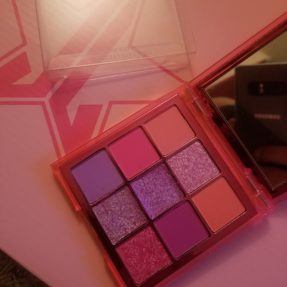 🆕️Huda Neon Obsessions Palette - Picture 3 of 5